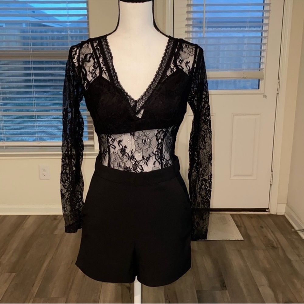Bebe lace romper like new